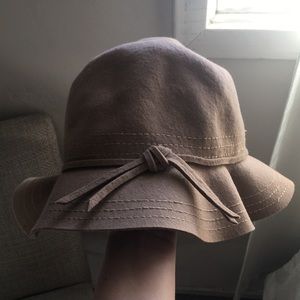 Cute cream colored sun hat!